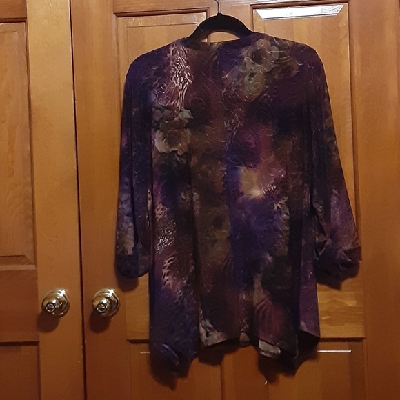 New Directions Pleated Flowy Tunic - Picture 4 of 5